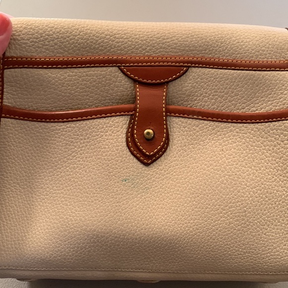 USED Dooney and Bourke leather purse - Picture 4 of 8